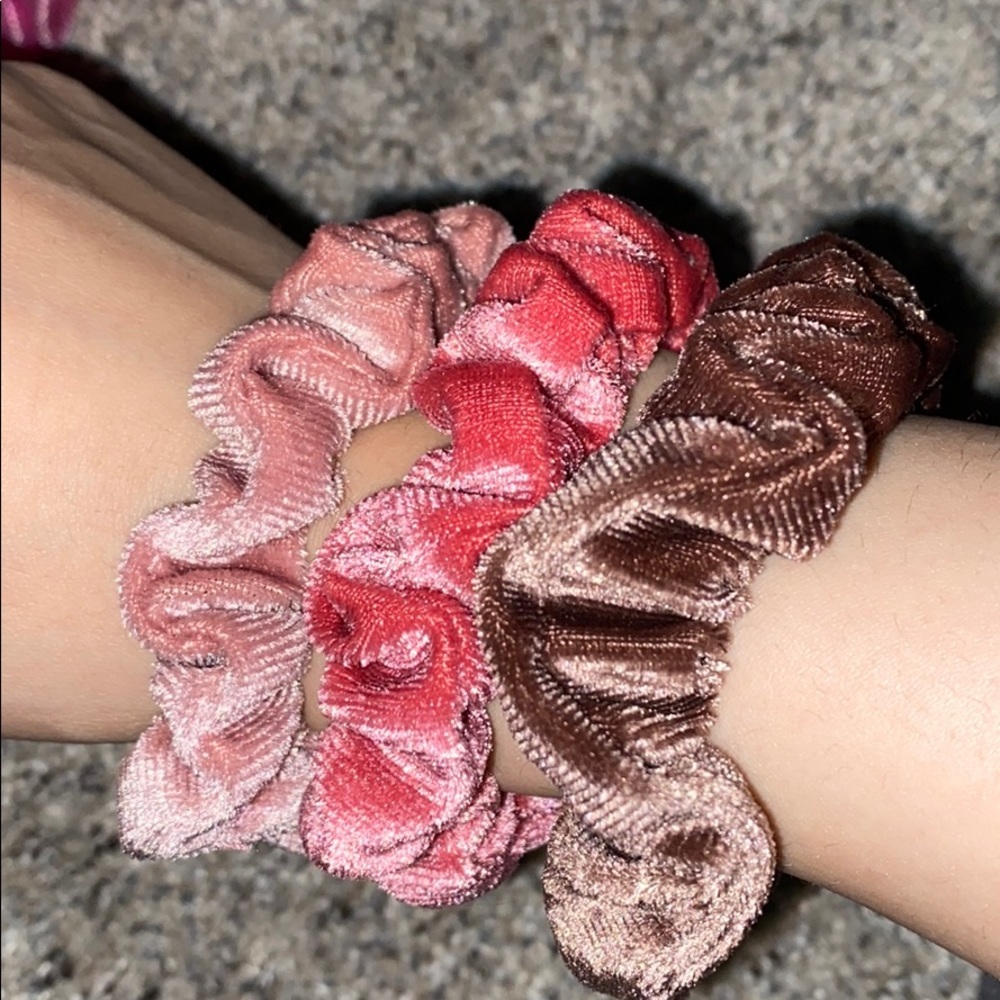 Set 4 Pink Scrunchies